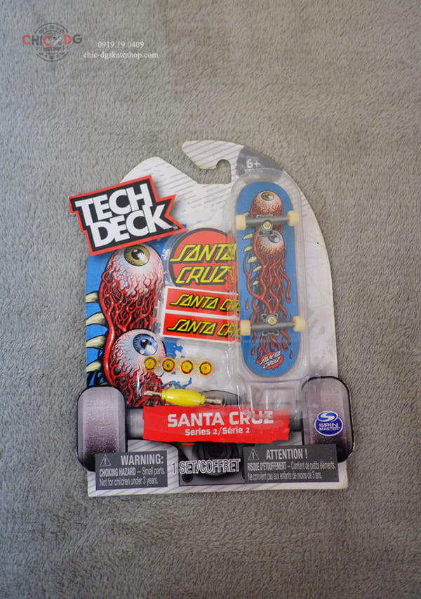 Techdeck Santa Cruz kèm sticker, bánh, tool, đế trưng bày...